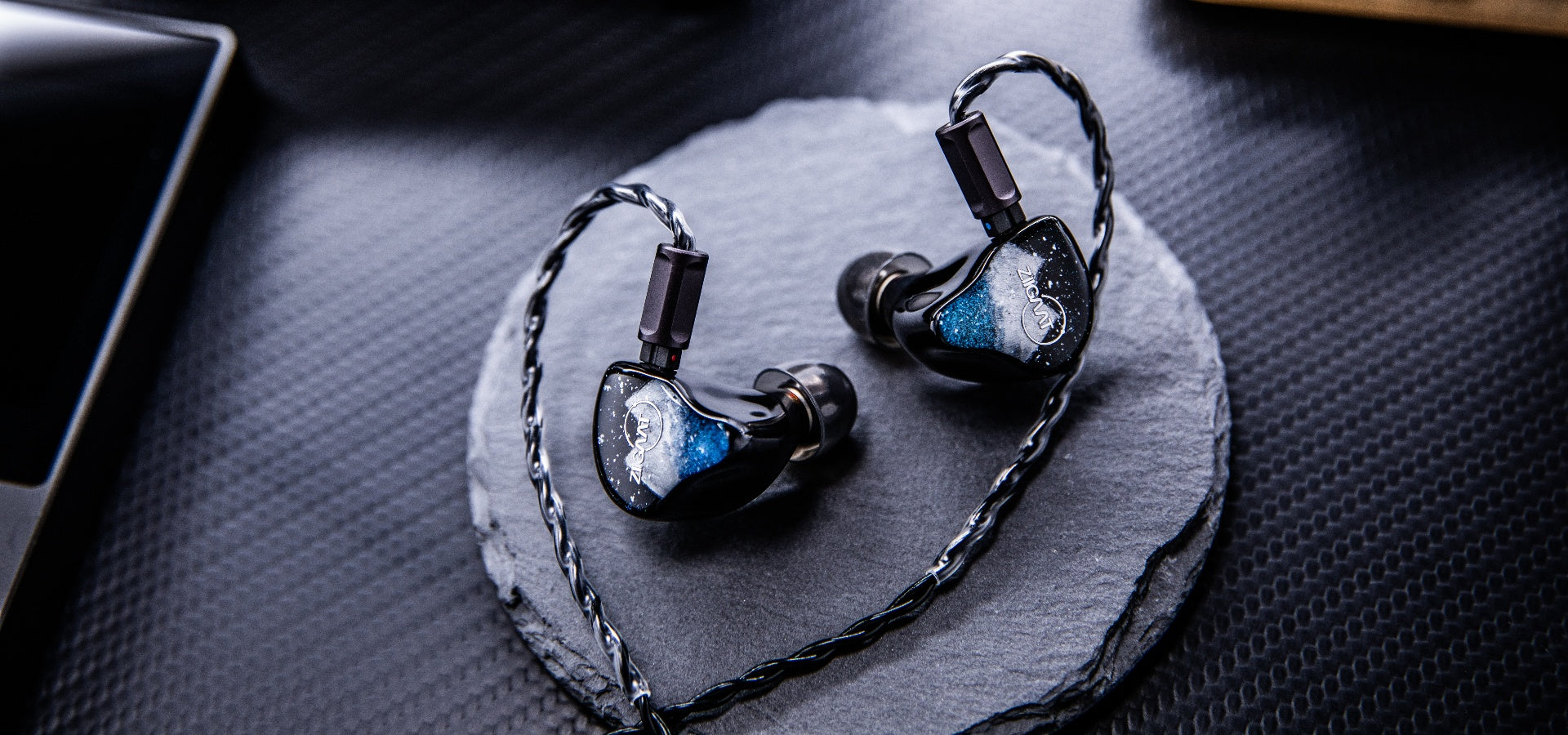 ZiiGaat Horizon | 1DD + 2BA + 2 Planar Tribrid IEM